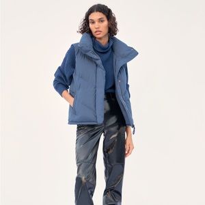 Aritzia Cloud Puffer Vest